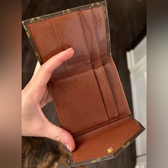 ⭐️ SALE ⭐️ ✨ Authentic ✨ Louis Vuitton Elise Wallet - Picture 6 of 8